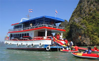 Jamesbond and Panyee Canoeing by Excort Boat
