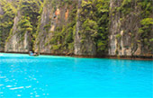 LONGTAIL AND BAY: PHI PHI ISLAND