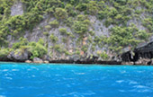 LONGTAIL AND BAY: PHI PHI ISLAND