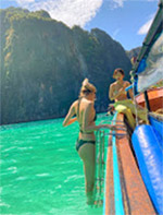 LONGTAIL AND BAY: PHI PHI ISLAND